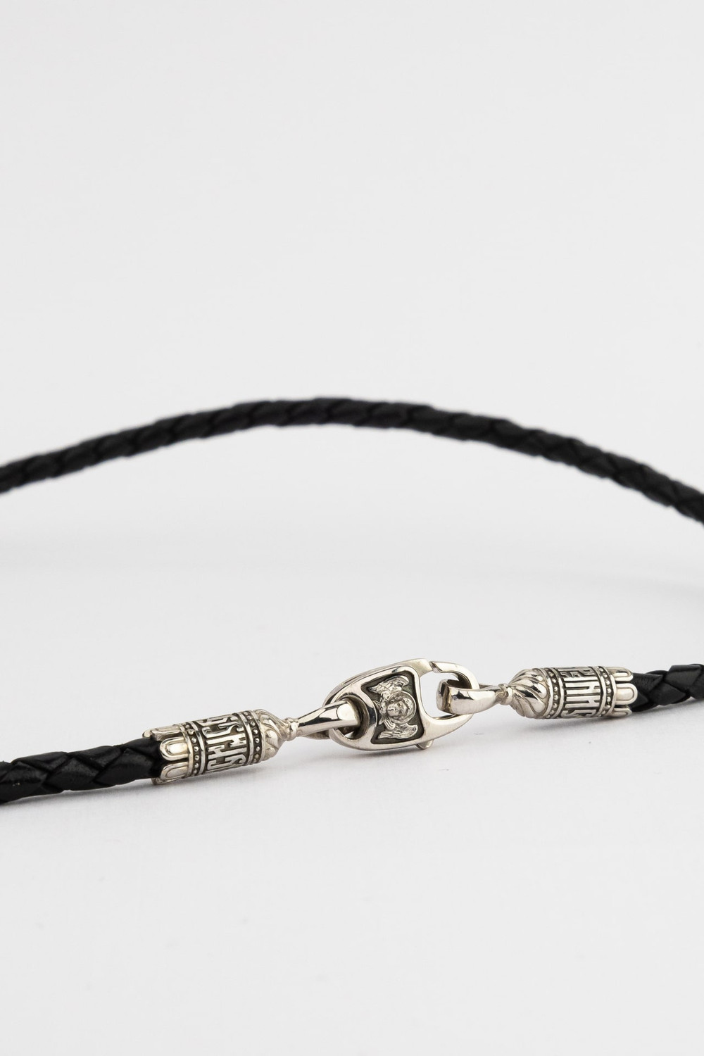 Шнурок кожаный из белого золота c кожаным шнурком