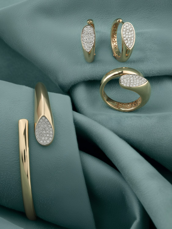 Серьги из золота c бриллиантами