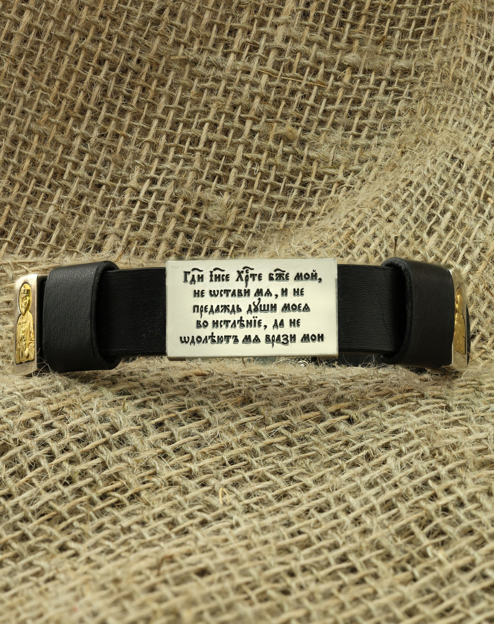 Браслет из серебра и золота c кожаным шнурком