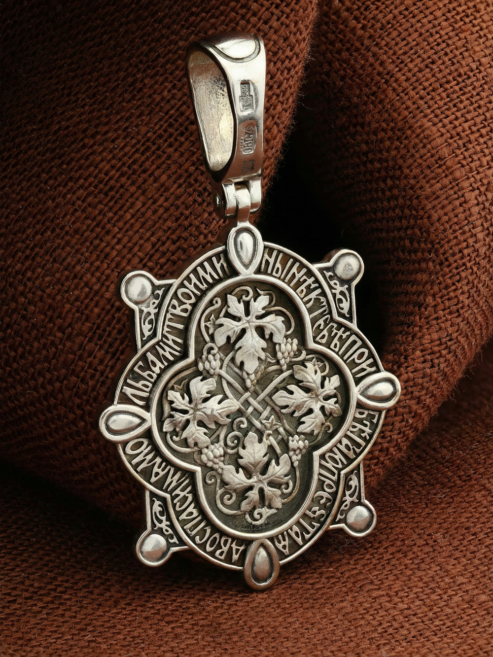 Образок из белого золота c бриллиантами