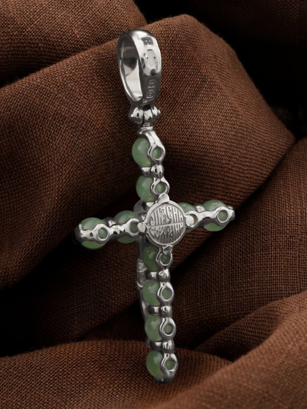 Крест из белого золота c нефритом