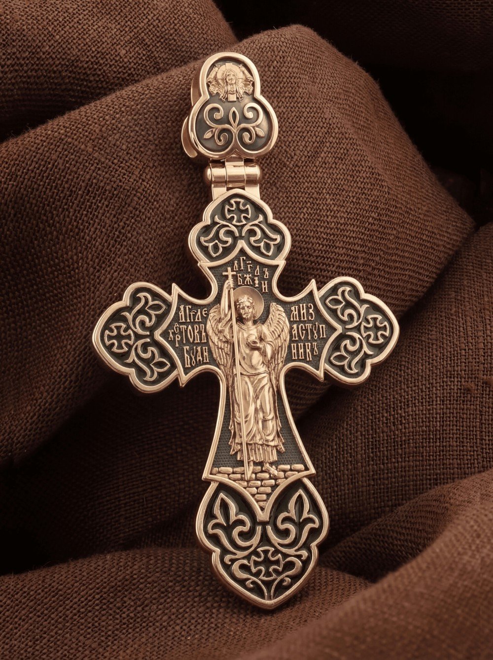 Крест из золота c эмаль