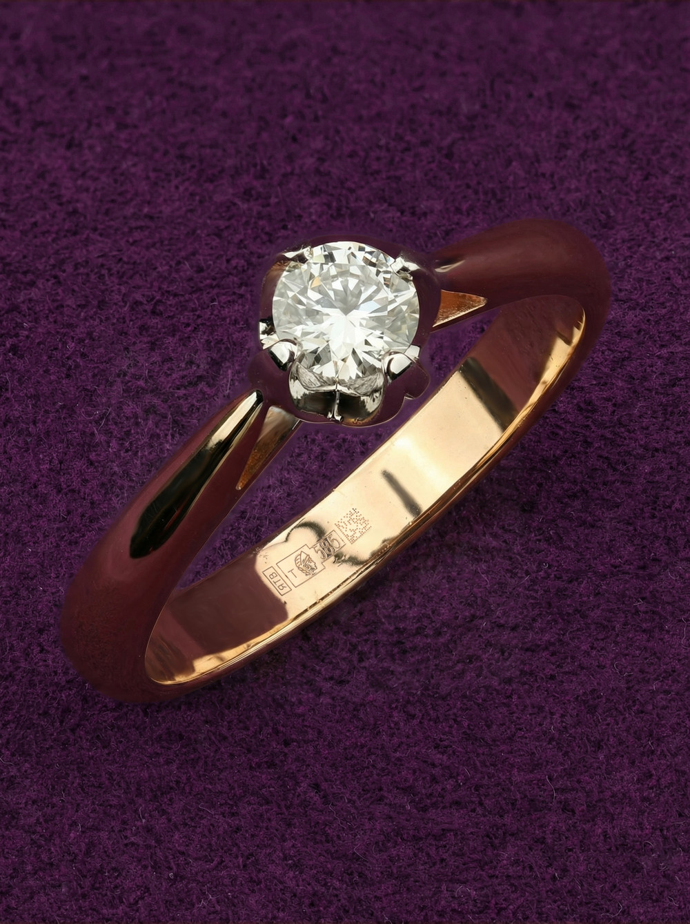 Кольцо из золота c бриллиантами