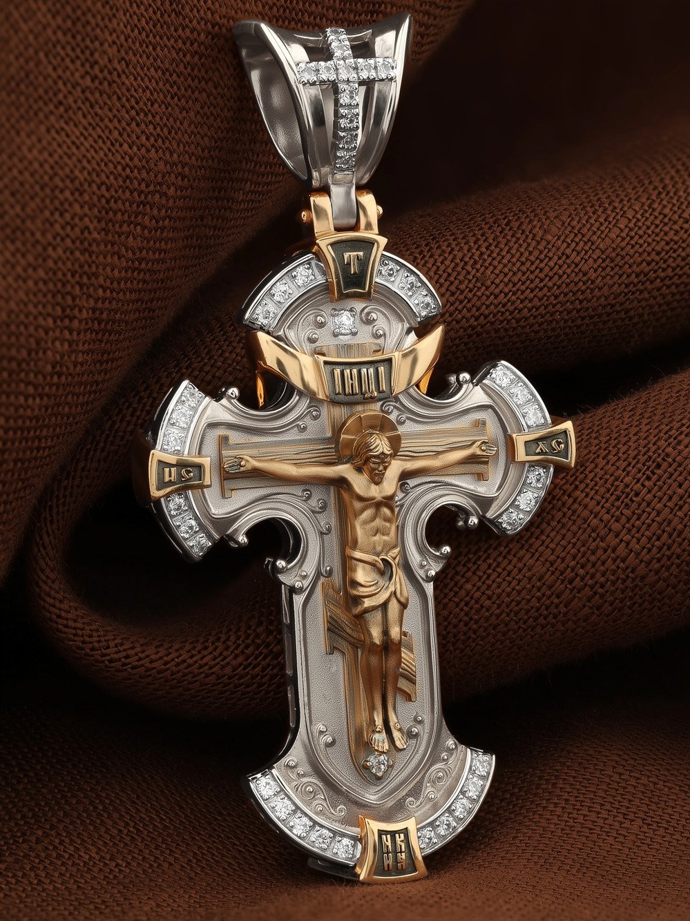 Крест из белого золота c бриллиантами