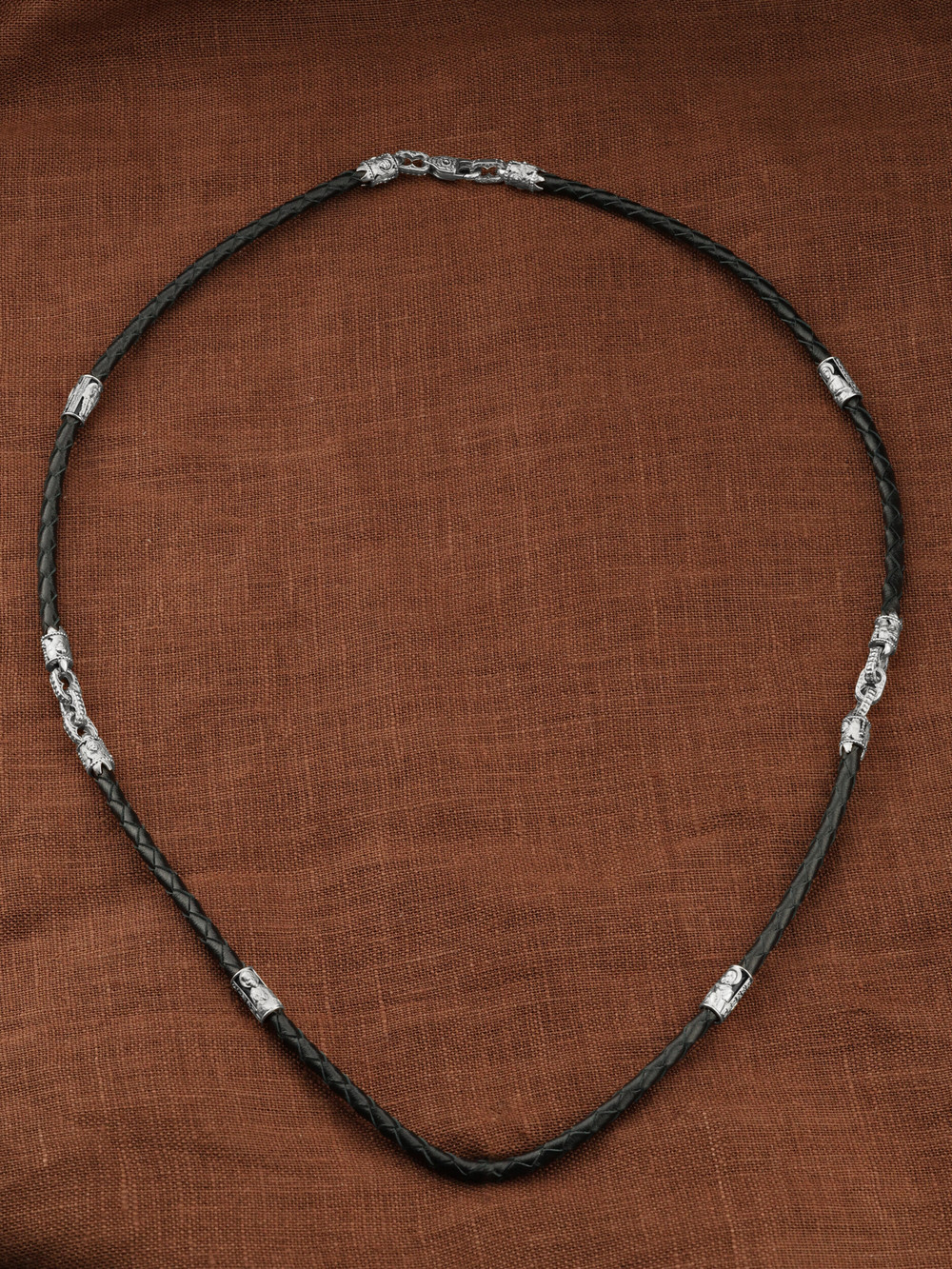 Шнурок кожаный из белого золота c кожаным шнурком