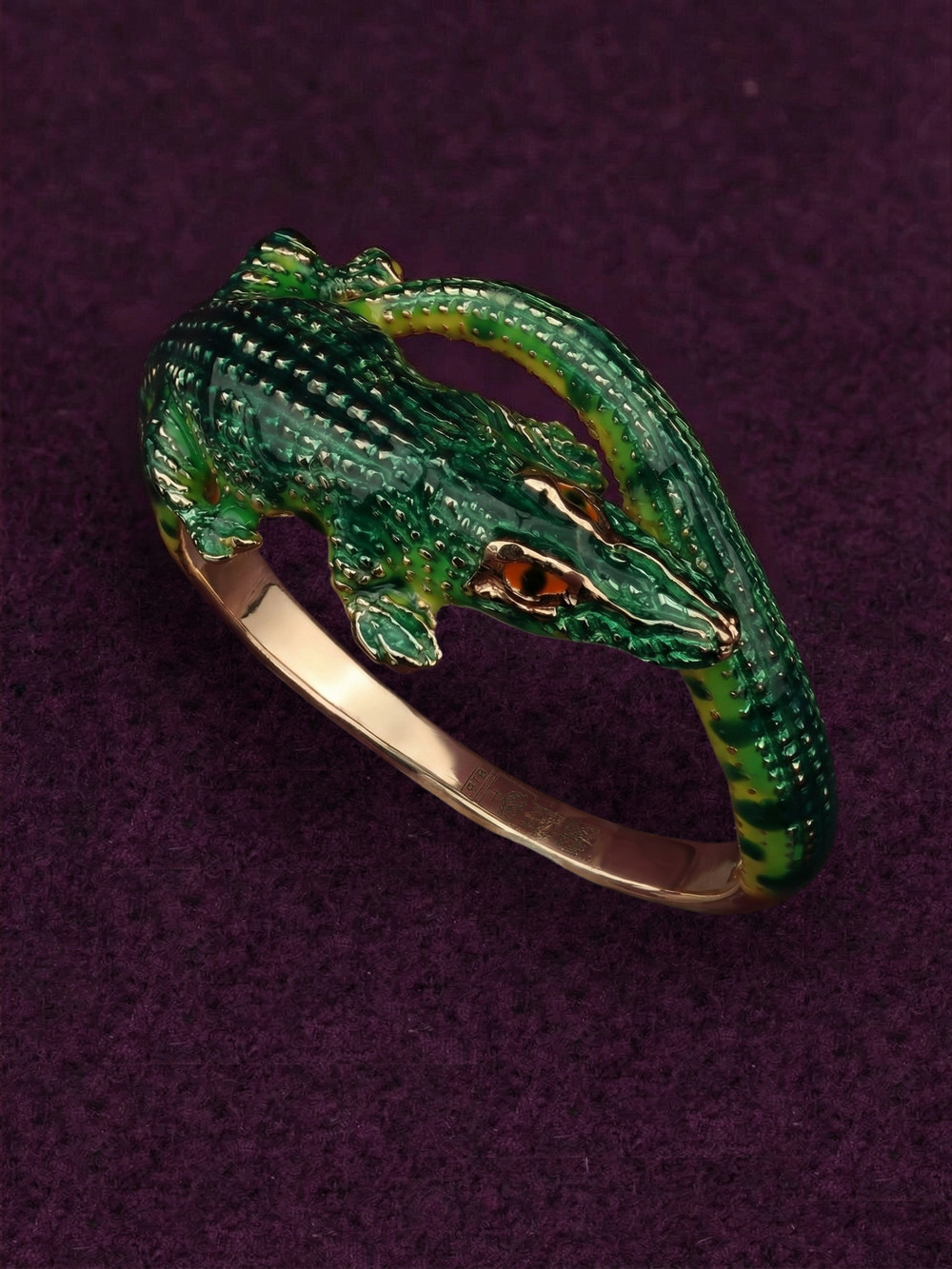 Кольцо из золота c эмаль