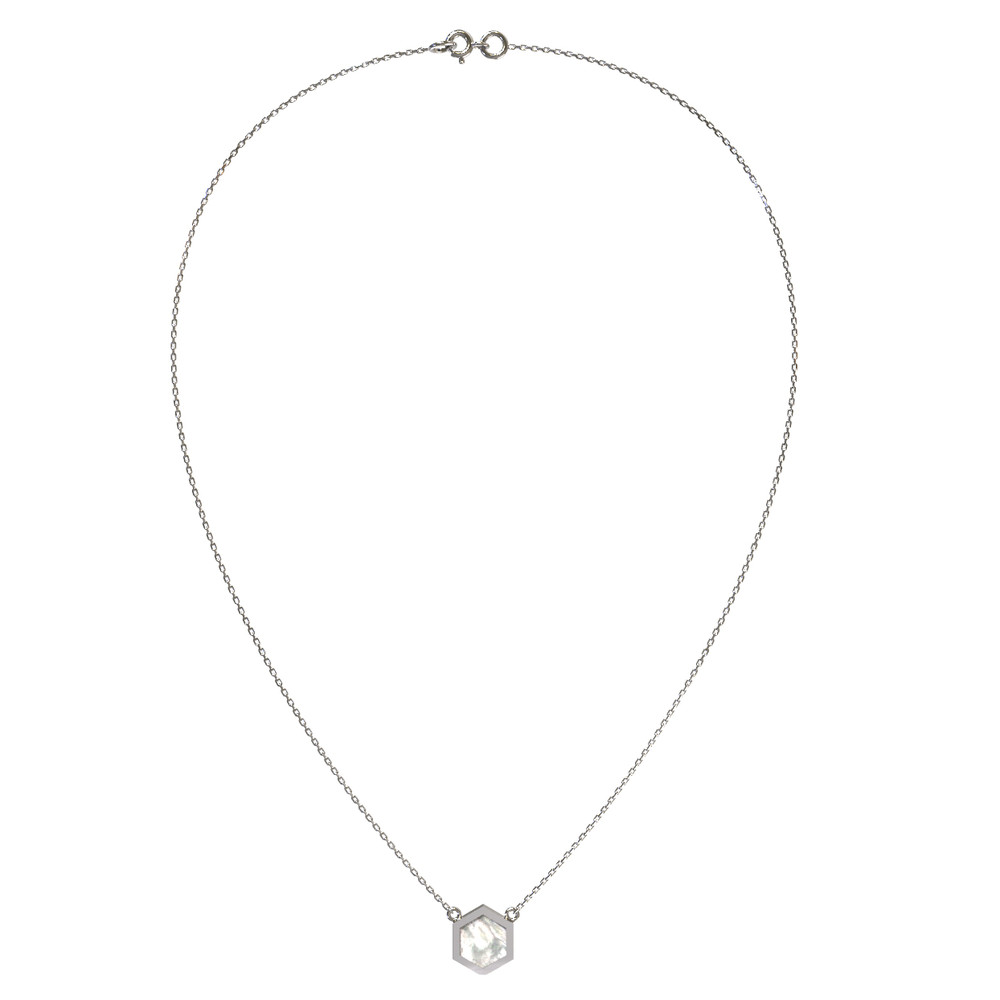 Колье из белого золота c перламутром