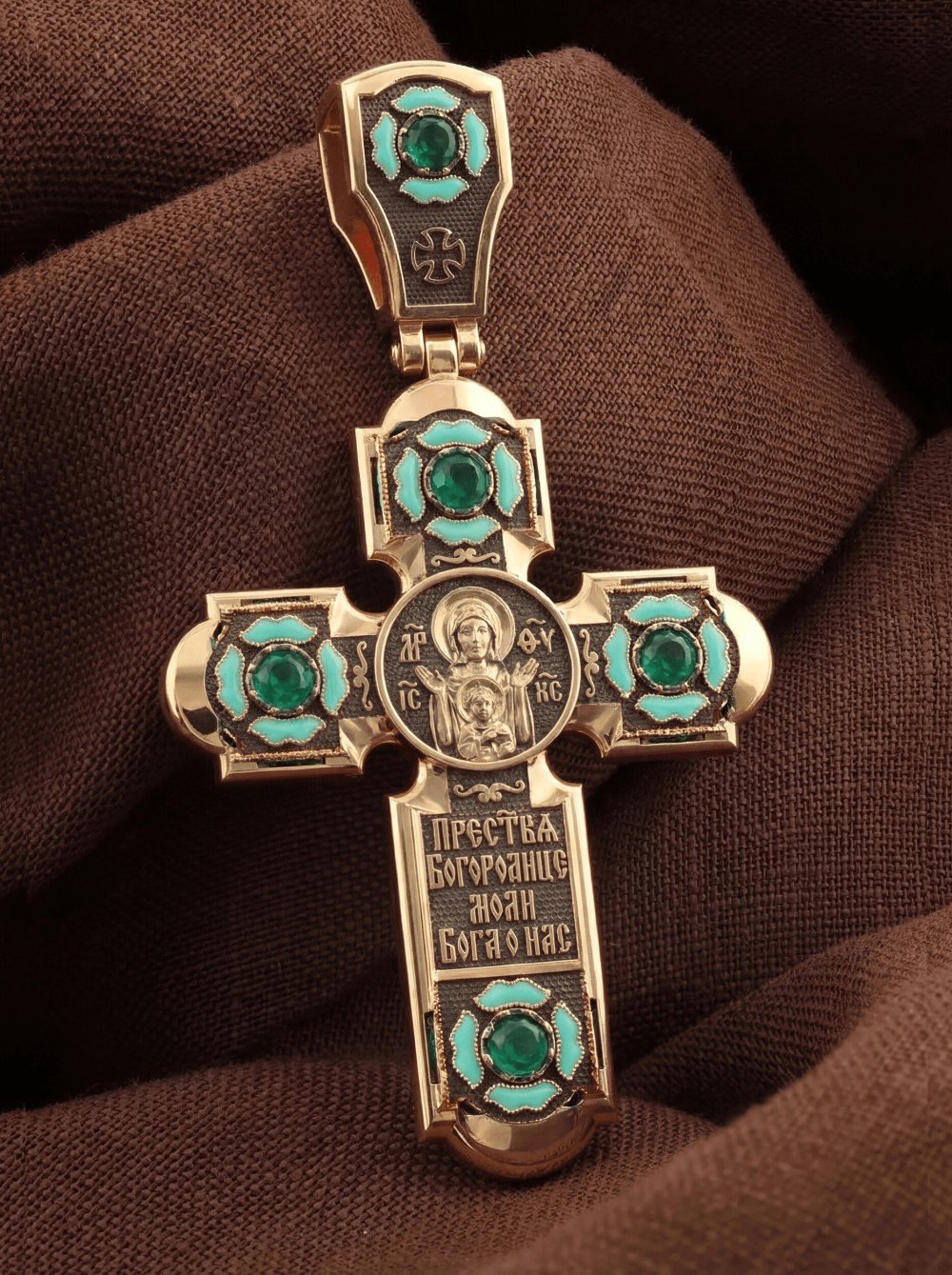 Крест из золота c эмаль и хризопразом