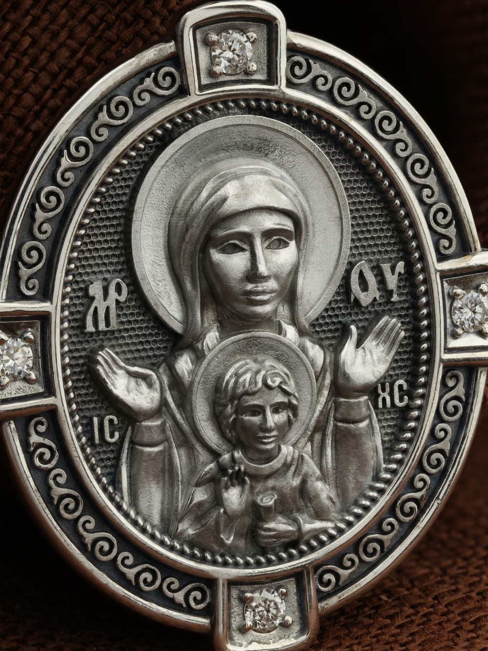 Образок из белого золота c бриллиантами