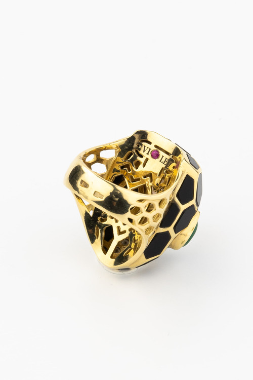 Кольцо из лимонного золота c бриллиантами, рубином, ониксом, малахитом и перламутром