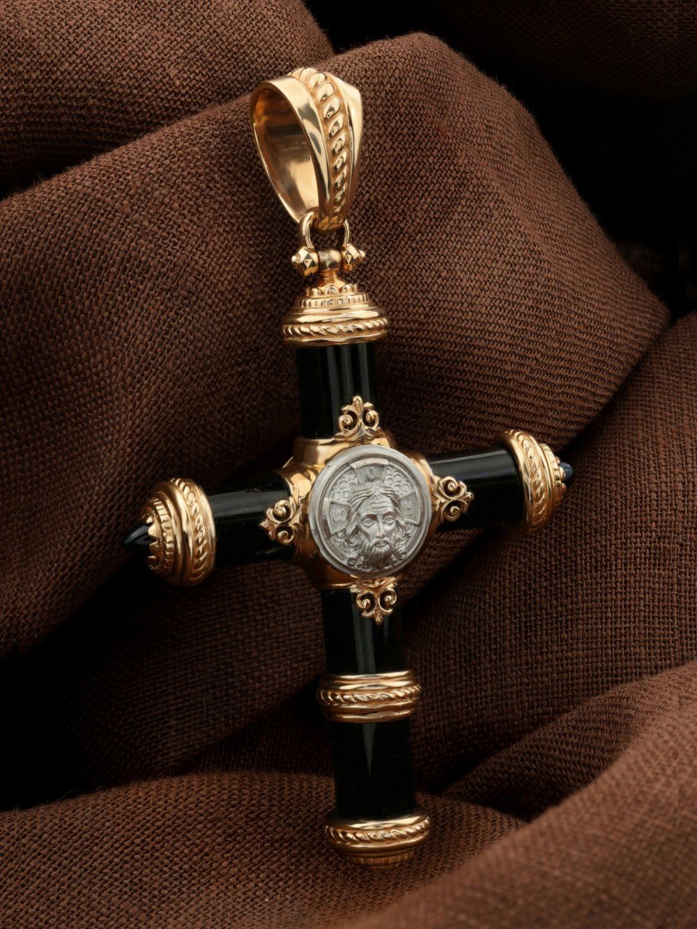 Крест из золота c ониксом