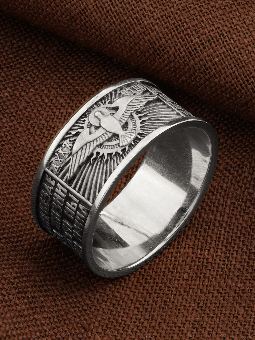 Кольцо из белого золота