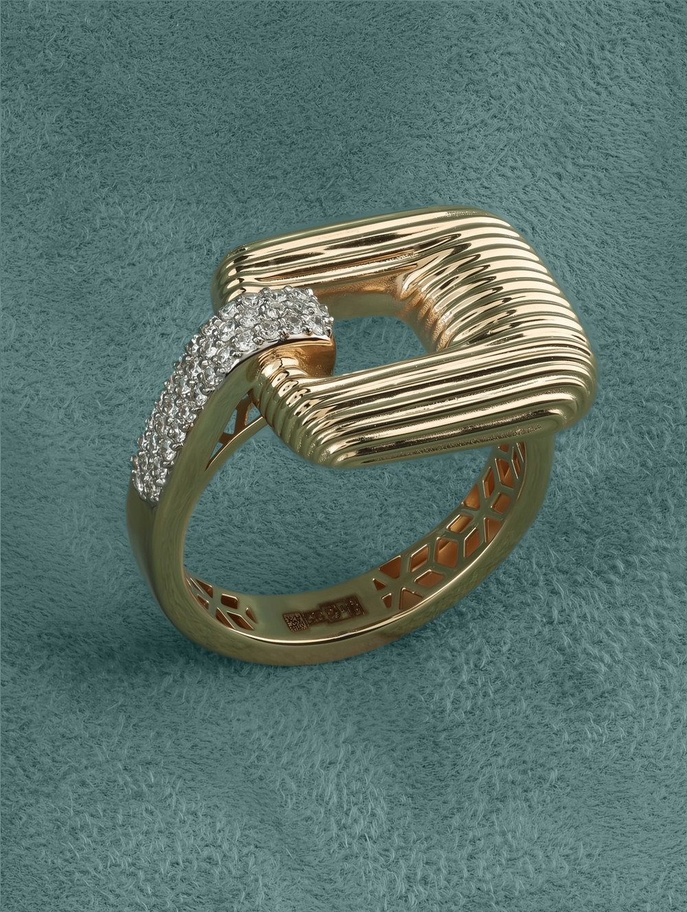 Кольцо из золота c бриллиантами