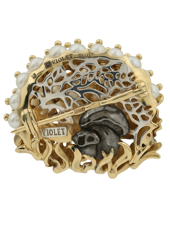 Брошь из лимонного золота c эмаль и жемчугом