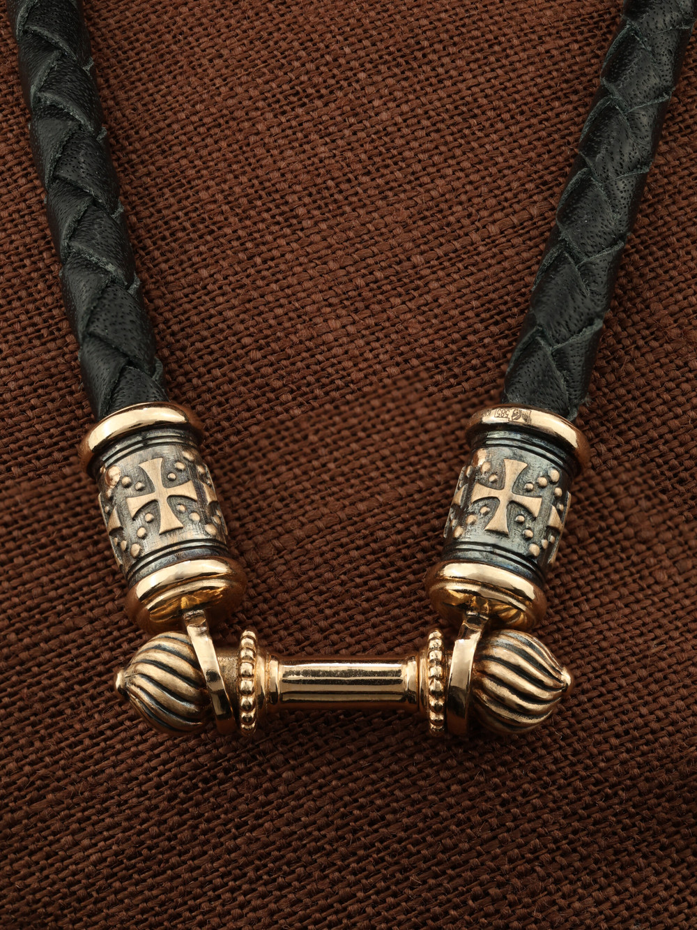 Шнурок кожаный из золота c кожаным шнурком