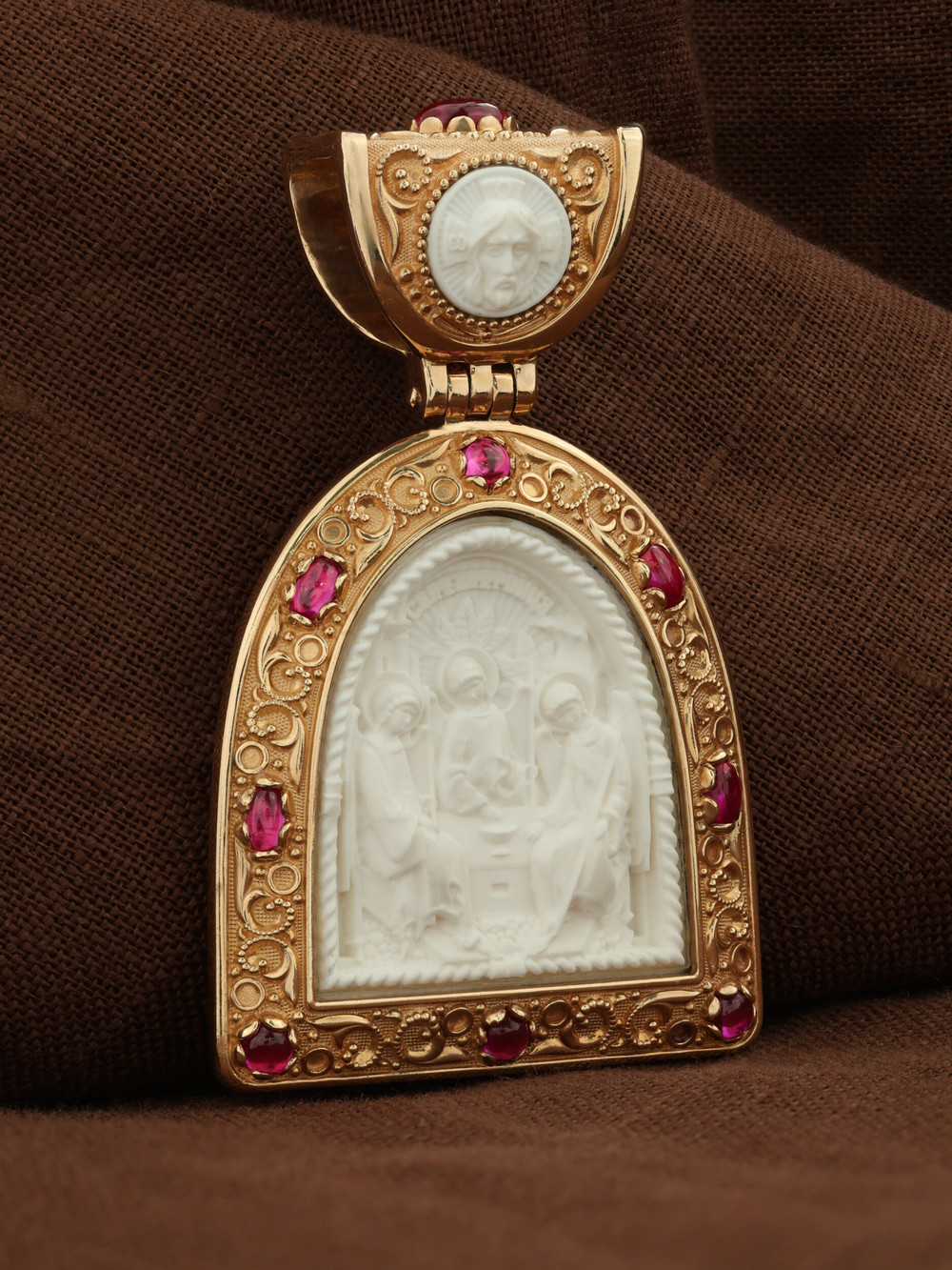 Образок из золота c эмаль , рубином и бивнем мамонта