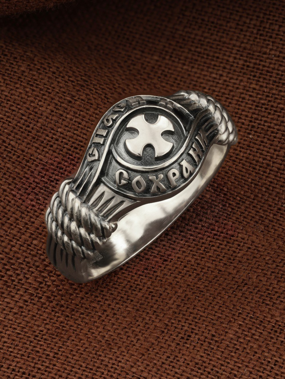 Кольцо из белого золота