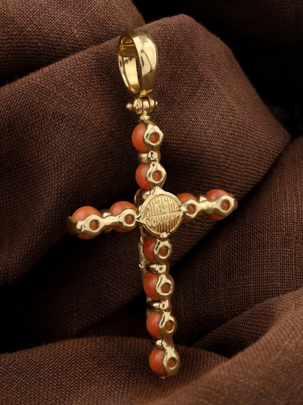 Крест из лимонного золота c кораллом