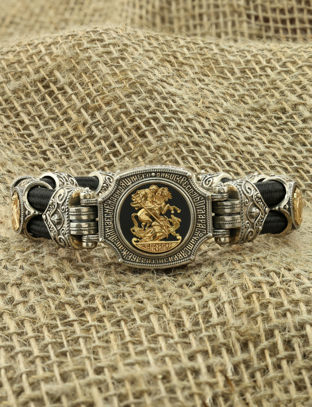 Браслет из серебра и золота c ониксом и шёлковым шнурком