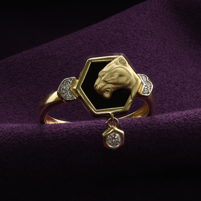 Кольцо из лимонного золота c бриллиантами и ониксом