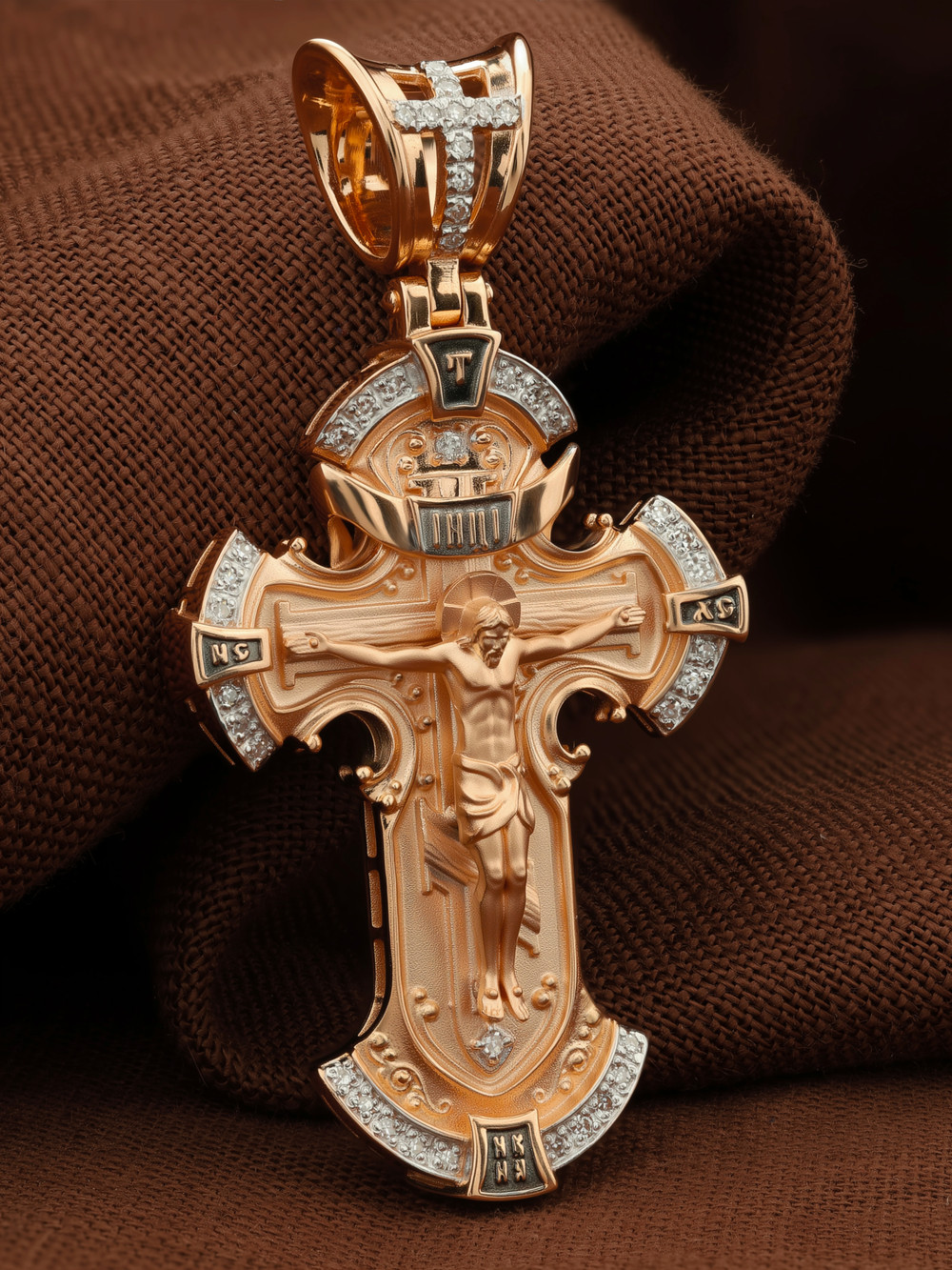 Крест из золота c бриллиантами