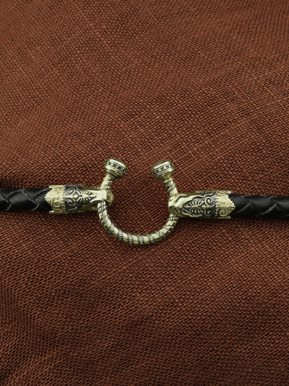 Шнурок кожаный из зелёного золота c кожаным шнурком