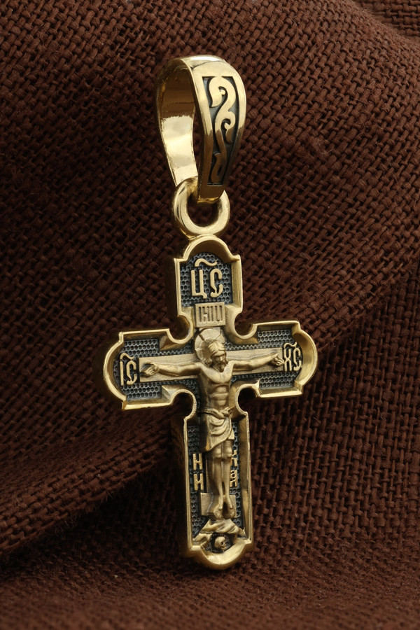 Крест из лимонного золота