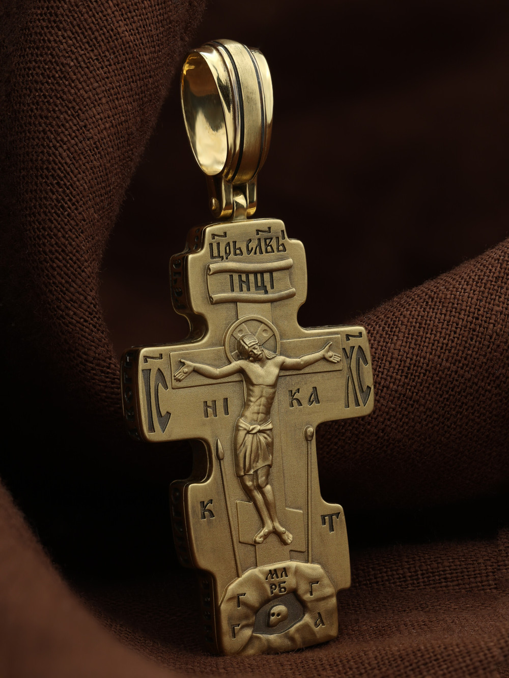 Крест из лимонного золота