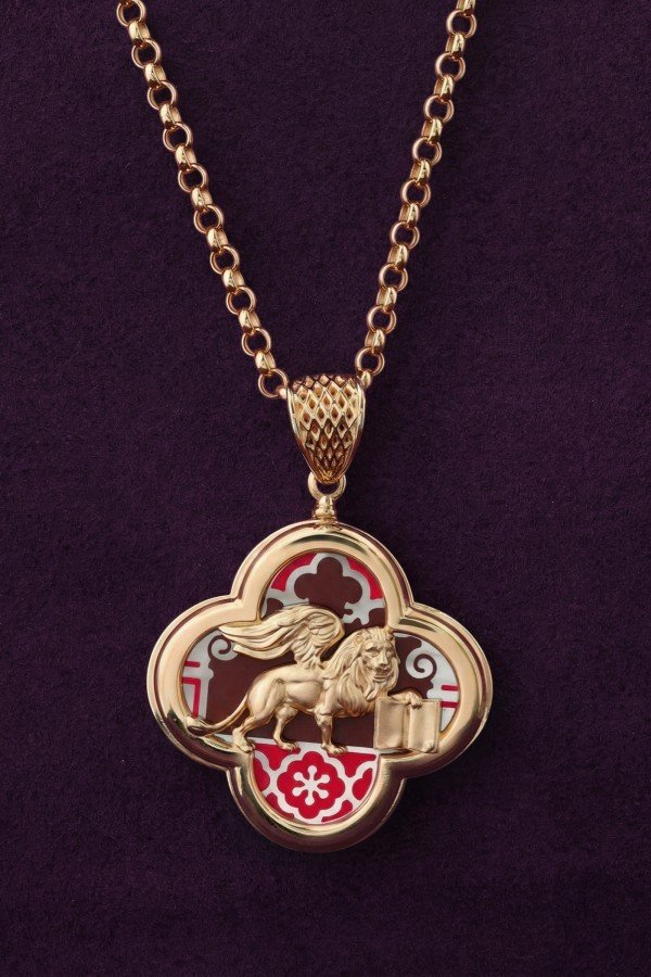 Подвеска из золота c эмаль и перламутром