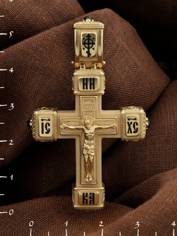 Крест из лимонного золота c эмаль , ониксом и деревом груши