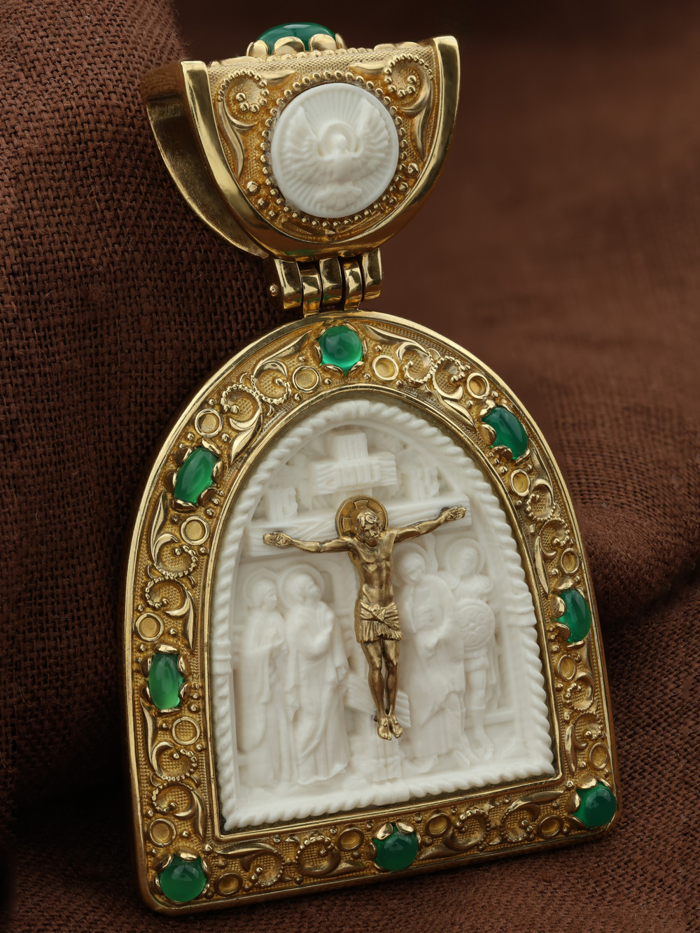 Образок из лимонного золота c эмаль , хризопразом и бивнем мамонта