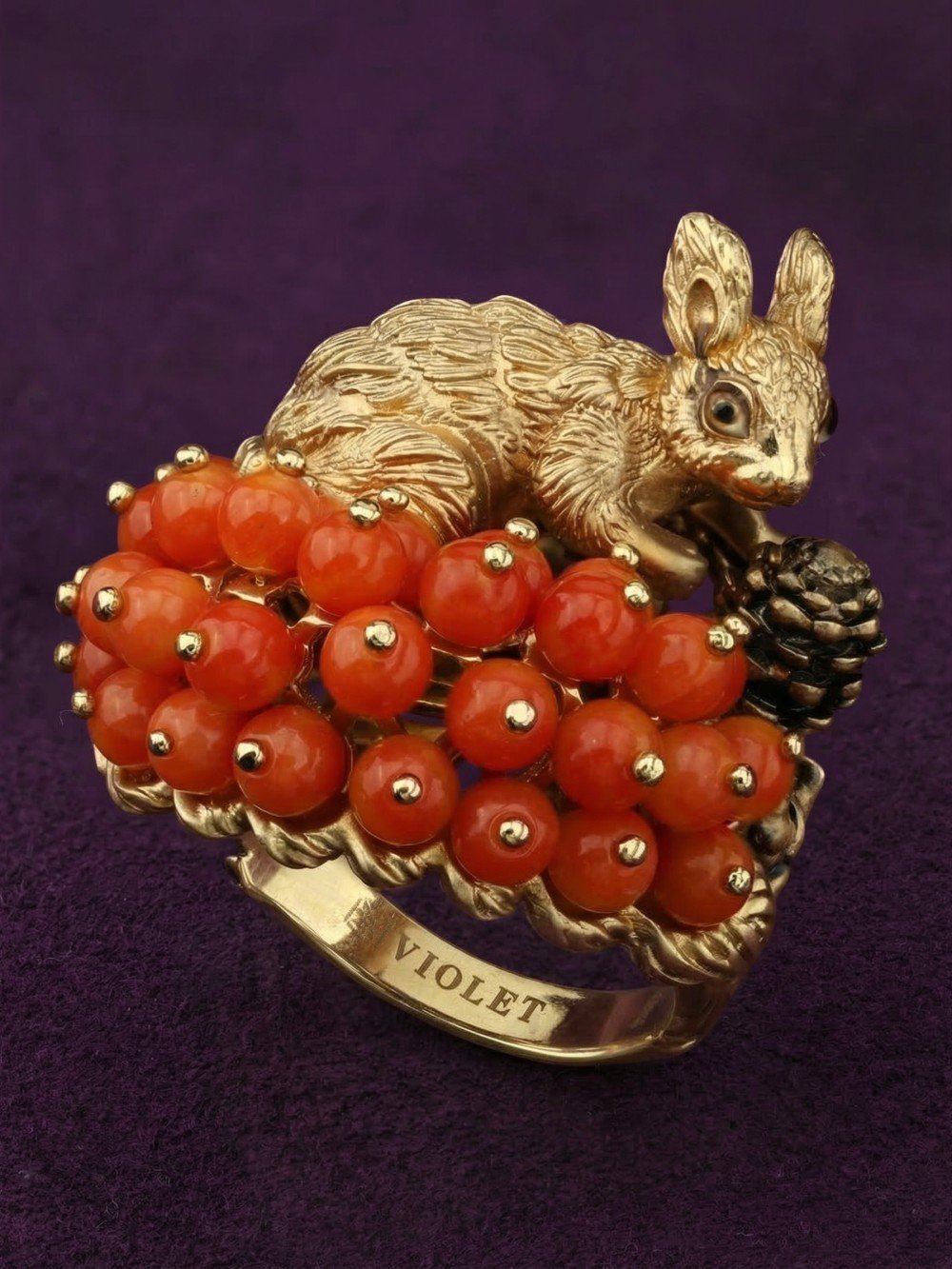 Кольцо из лимонного золота c эмаль и кораллом