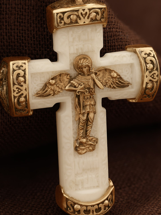 Крест из золота c бивнем мамонта