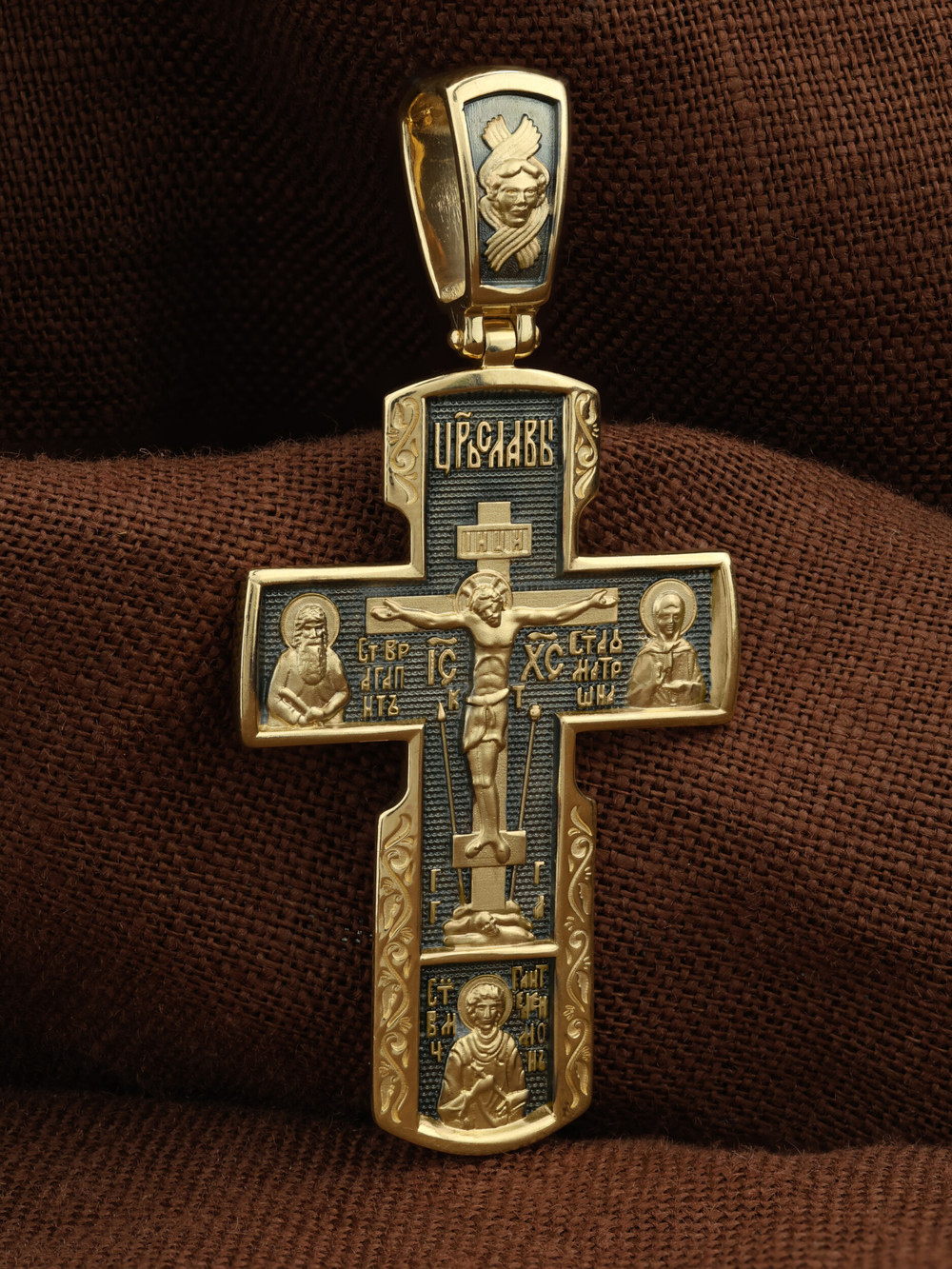 Крест из лимонного золота