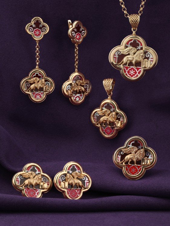 Кольцо из золота c эмаль и перламутром