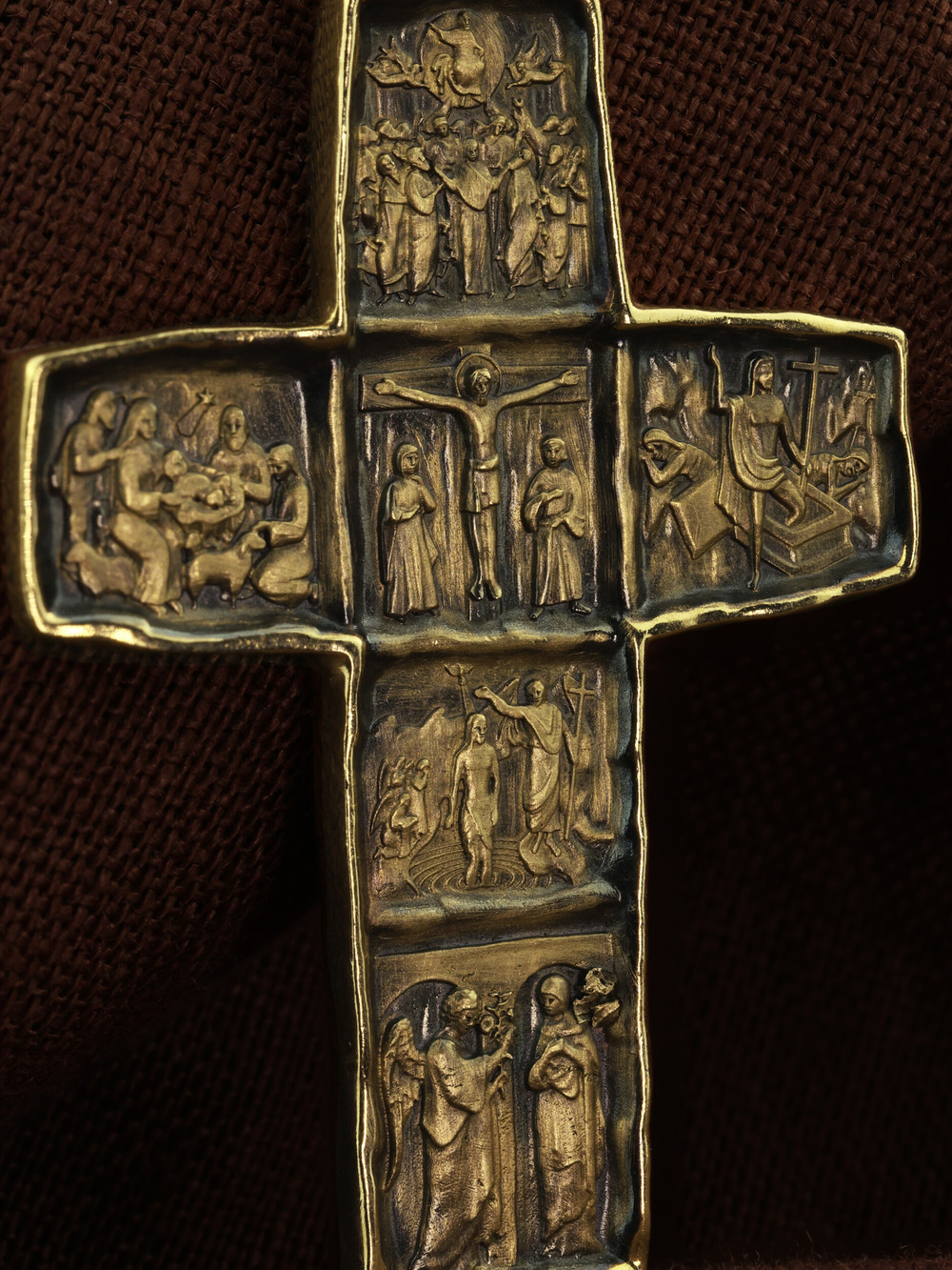 Крест из лимонного золота