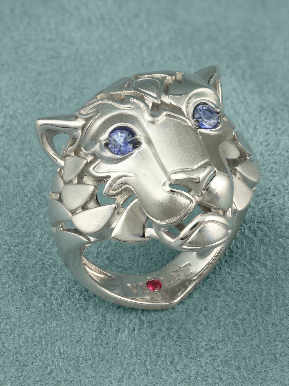 Кольцо из белого золота c сапфиром и рубином