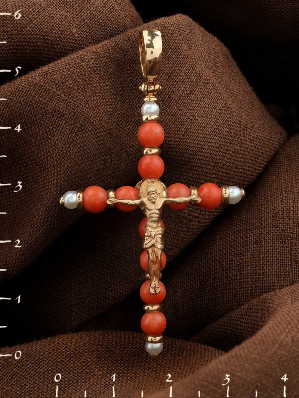 Крест из золота c жемчугом и кораллом