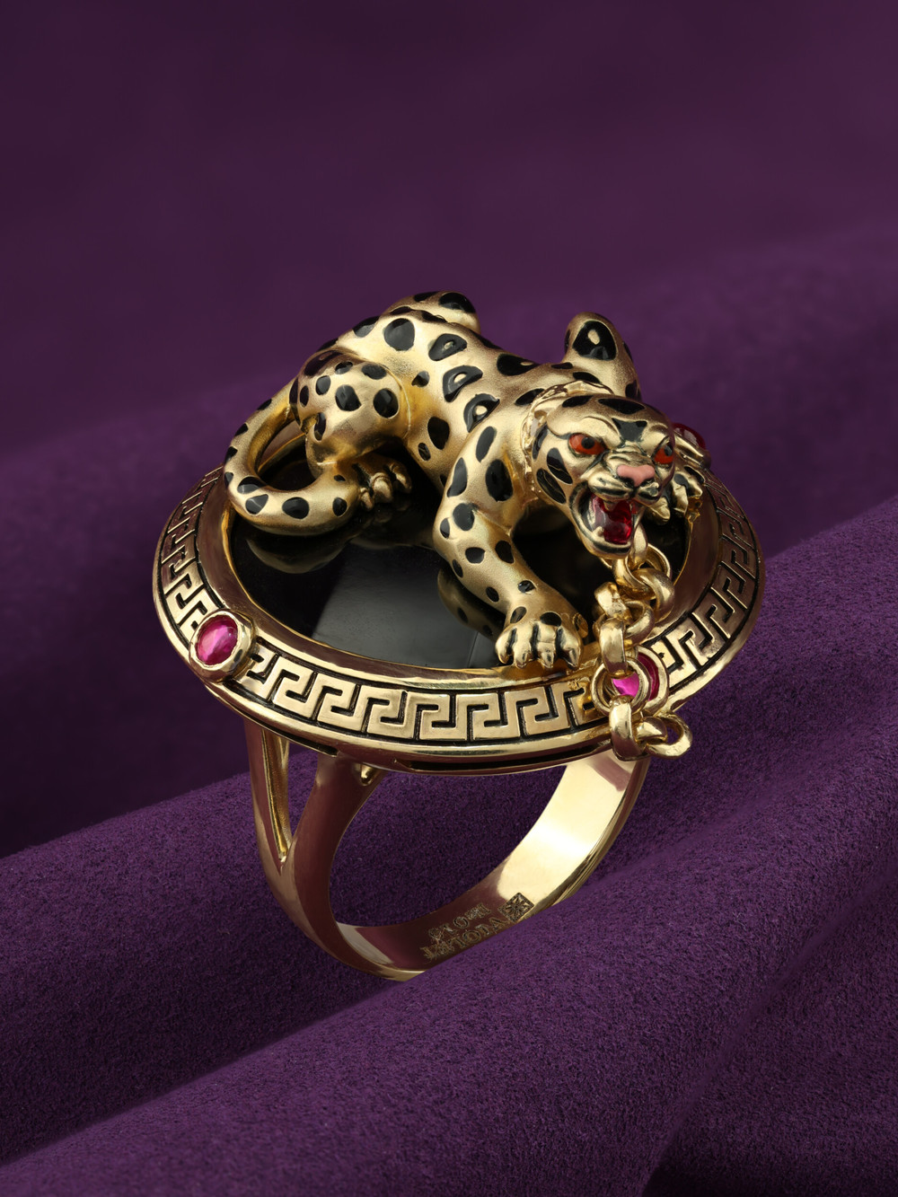 Кольцо из лимонного золота c эмаль , ониксом и рубином