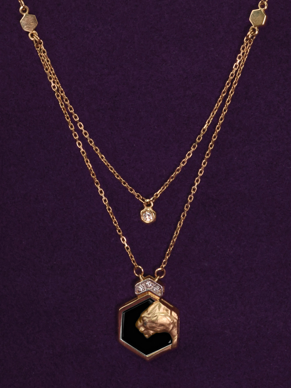 Колье из золота c бриллиантами и ониксом