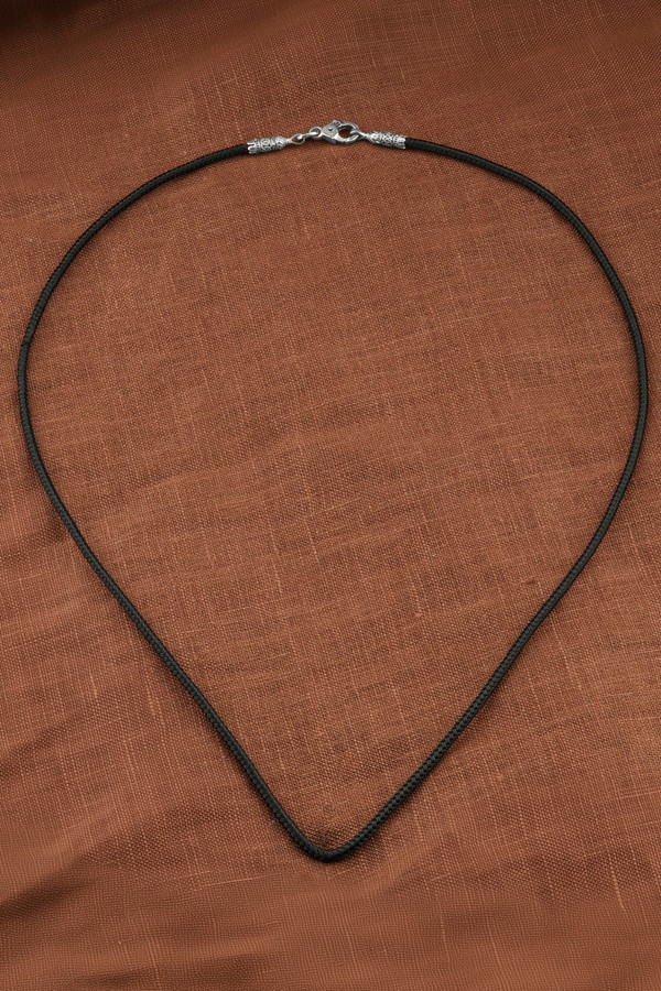 Шнурок шёлковый из белого золота c шёлковым шнурком