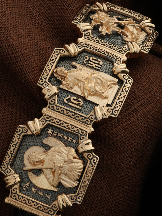 Браслет из золота c шнурком