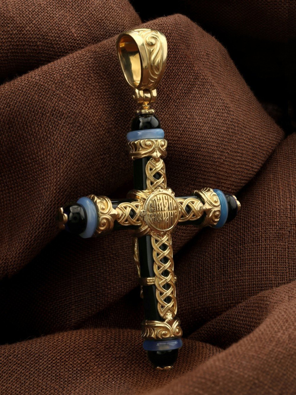 Крест из лимонного золота c ониксом и агатом