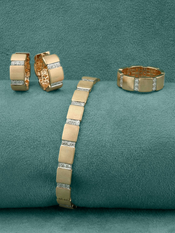 Серьги из золота c бриллиантами