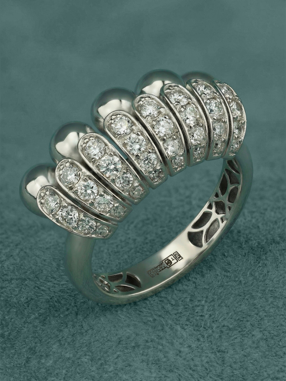 Кольцо из белого золота c бриллиантами