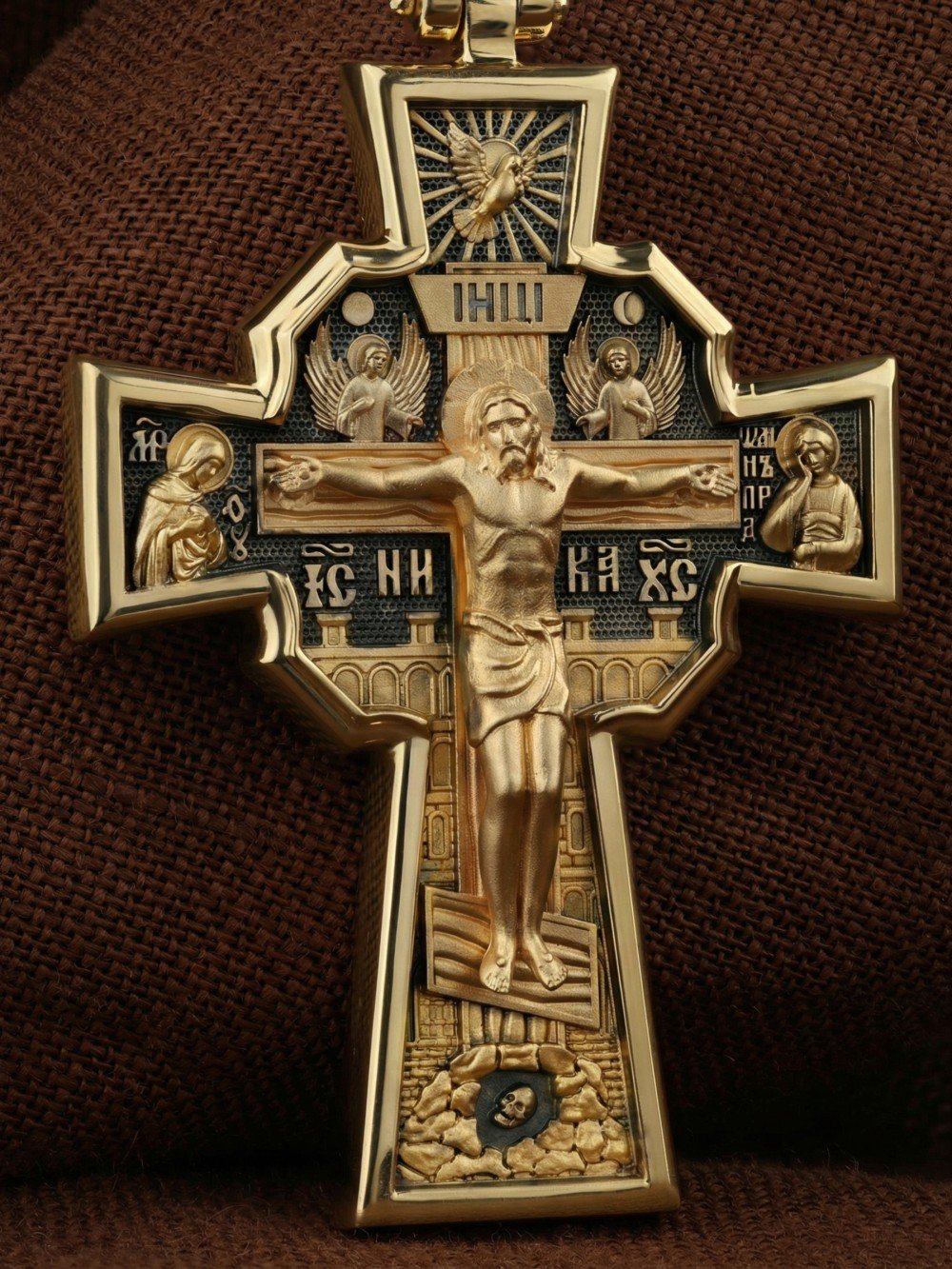 Крест из лимонного золота