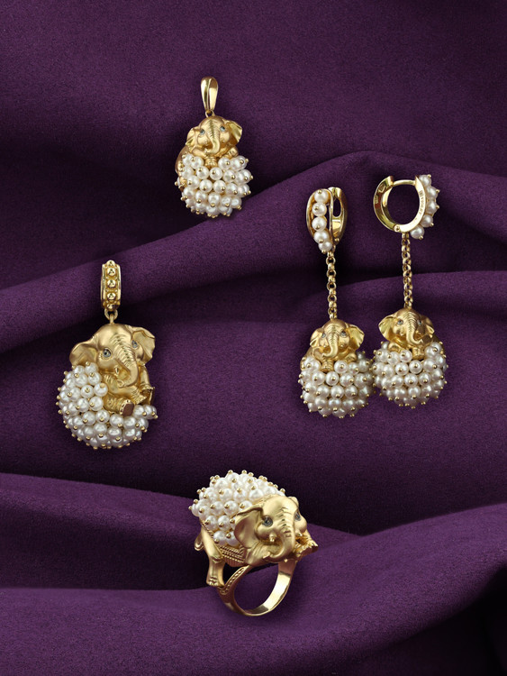 Кольцо из лимонного золота c эмаль и жемчугом