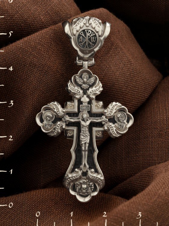 Крест из белого золота c эбеновым деревом