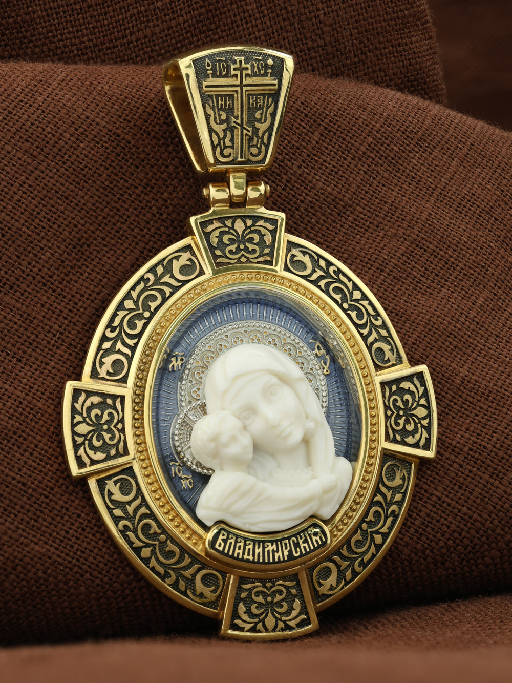 Образок из лимонного золота c эмаль и бивнем мамонта