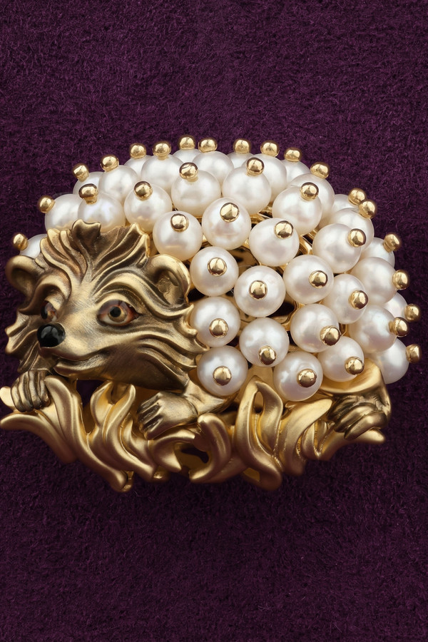 Брошь из лимонного золота c эмаль и жемчугом